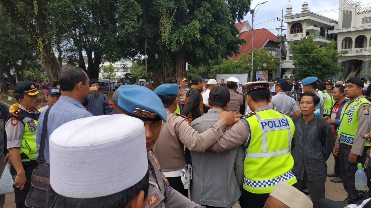 Kilas Berita Hot: Pelecehan Kopilot hingga Aksi Bela Tauhid Dibubarkan