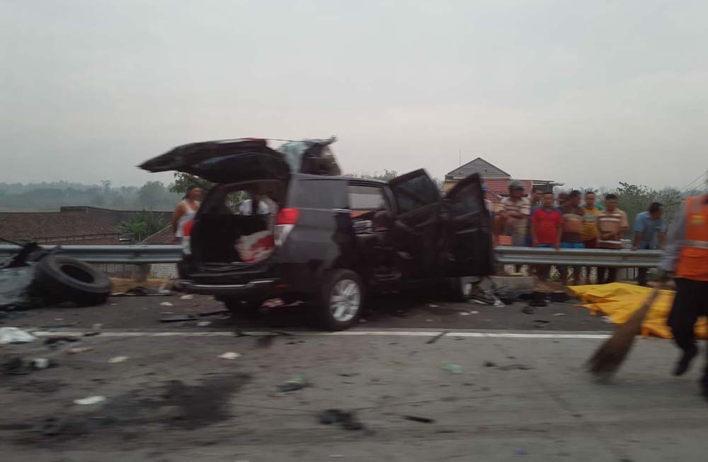 Mobil yang terlibat kecelakaan di Tol Sumo/Foto: Istimewa