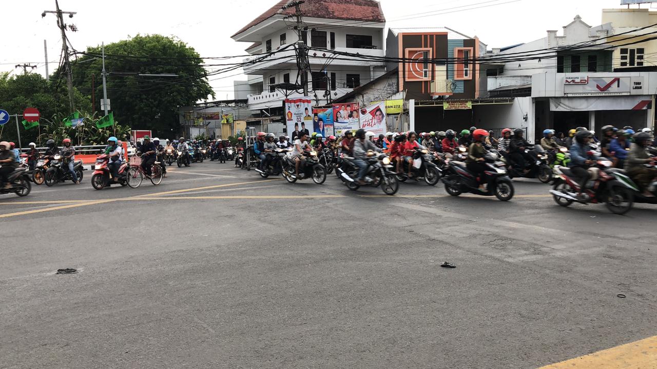 Live Traffic: Lalu Lintas Sekitaran Jalan Kenjeran, Surabaya