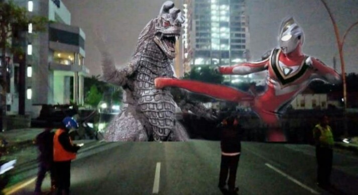 Ada-ada Saja! Meme Ultraman Bertarung di Raya Gubeng Ambles Beredar