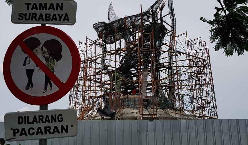 Foto: Kapan Patung Suro Boyo  Super Gede di Pesisir Bulak ini Rampung?