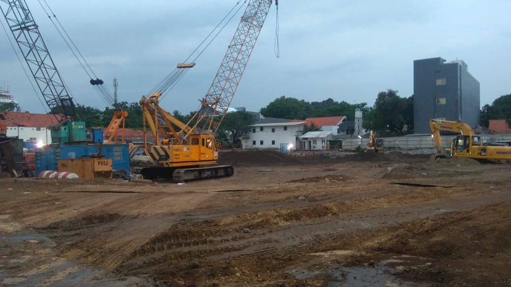 Proyek Penyebab Jalan Raya Gubeng Ambles Disetop, Basement Diurug