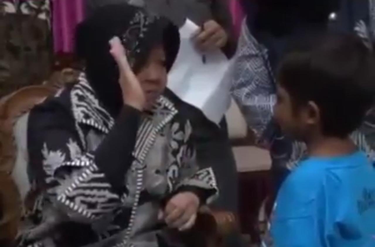 Wali Kota Risma saat dialog dengan sang bocah