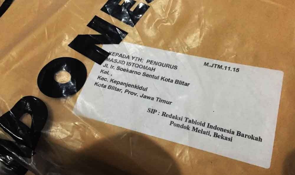 Paket yang diduga berisi Tabloid Indonesia Barokah di Blitar/Foto: CF Glorian
