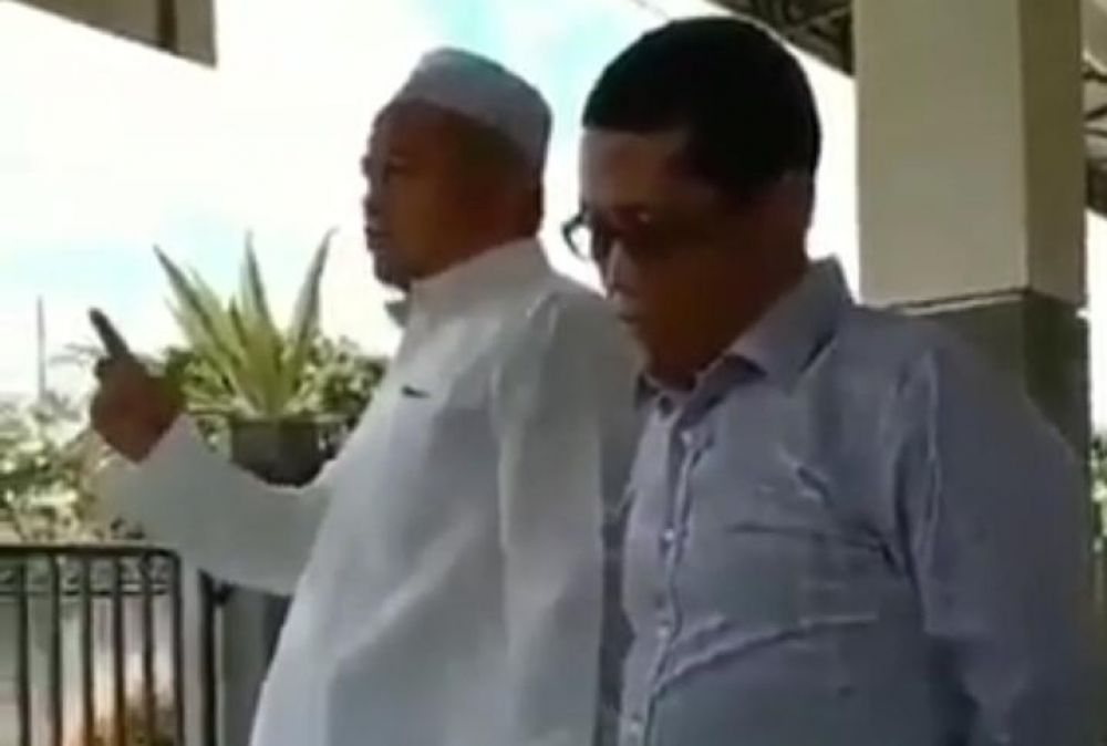 Dua pria dalam video yang beredar