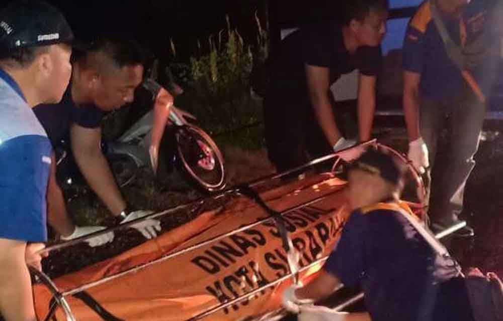 Evakuasi jenazah ke RSUD dr Soetomo