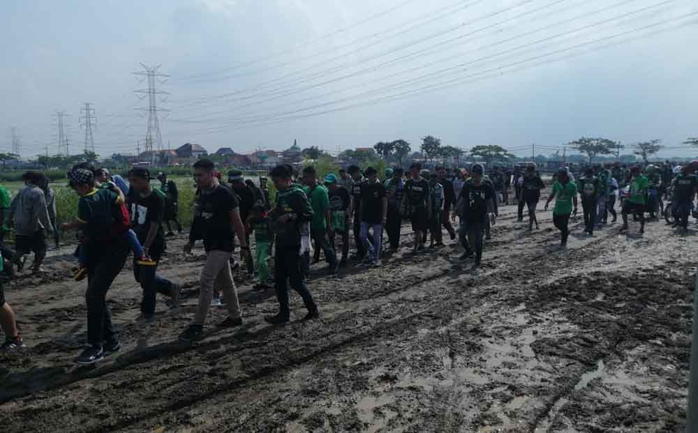 Perjuangan Bonek Jelang Laga Persebaya Vs Arema FC
