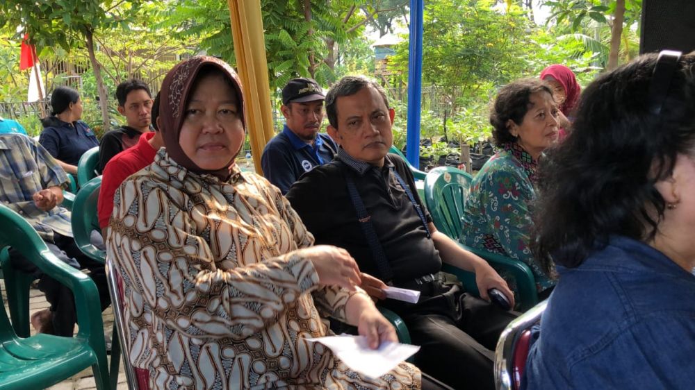 Wali Kota Surabaya, Tri Rismaharini  dan suami di TPS 001/Foto: Fajar Mujianto