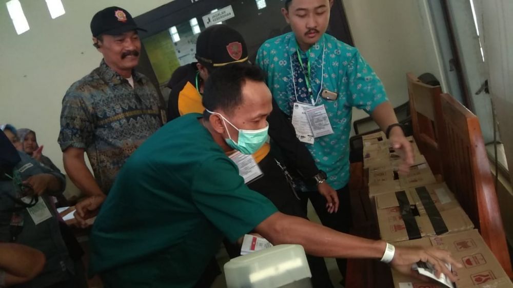 Satu dari 7 pasien di RSJ Menur, Surabaya yang menyalurkan hak pilihnya dalam Pemilu 2019