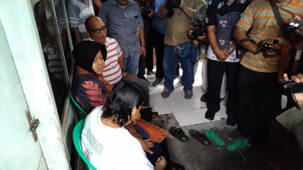 Wali Kota Surabaya, Tri Rismaharini kunjungi rumah duka
