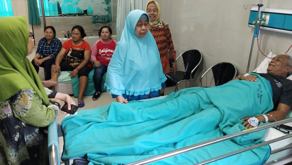 Waskito, Ketua KPPS TPS 37 Tambaksari, Surabaya menjalani perawatan di RSAL dr Ramelan