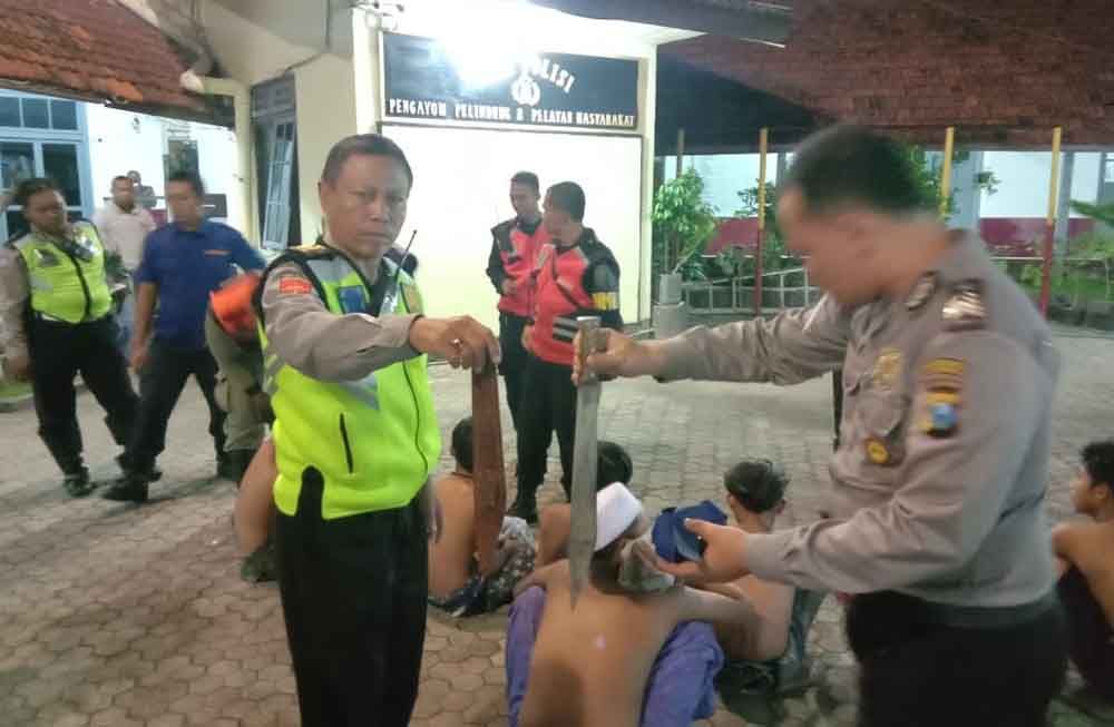 Bawa Sajam, 2 Pemuda yang Diduga Hendak Tawuran Diamankan