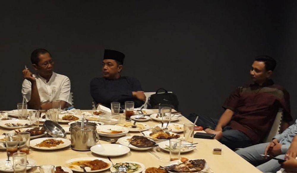 Gus Hans (tengah) di sebuah acara/Foto: Istimewa/Viral