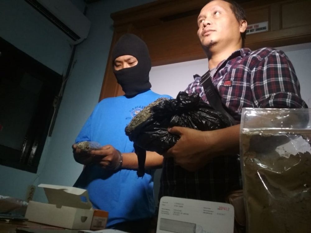 Pelaku yang tertangkap dengan ganja 1 kilogram