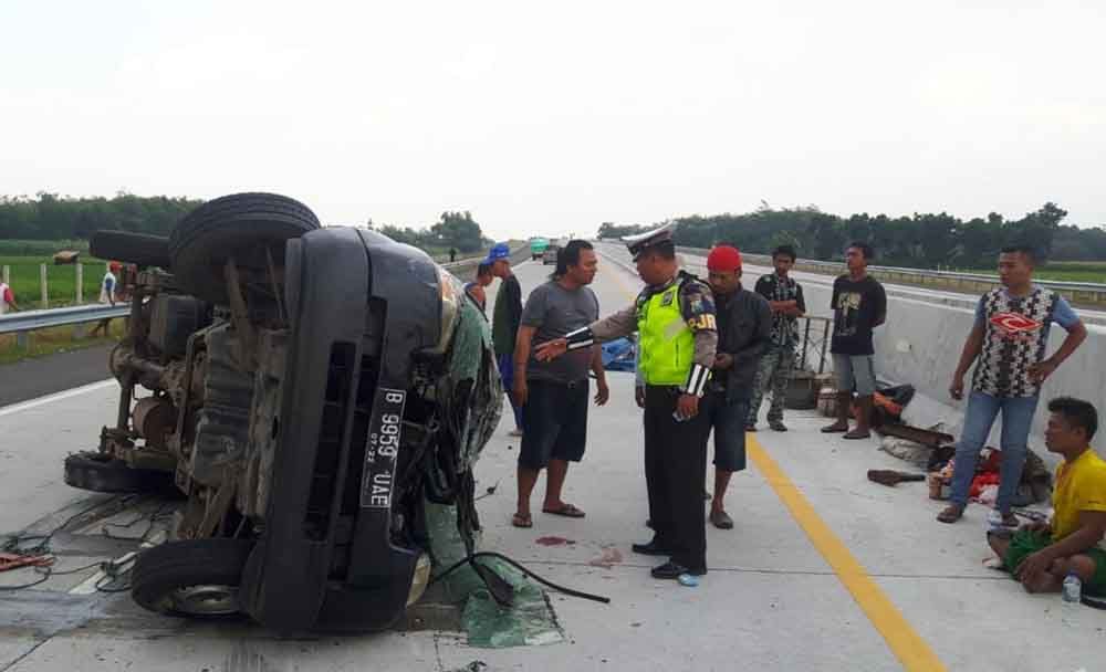 Mobil pikap terguling di Tol Nganjuk