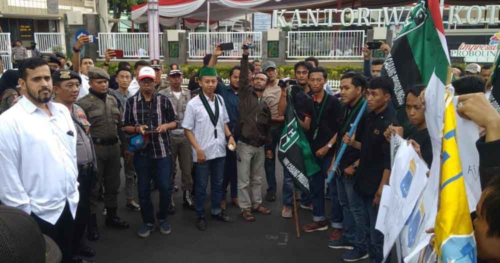 Wali Kota Probolinggo, Hadi Zainal Abidin temui pendemo