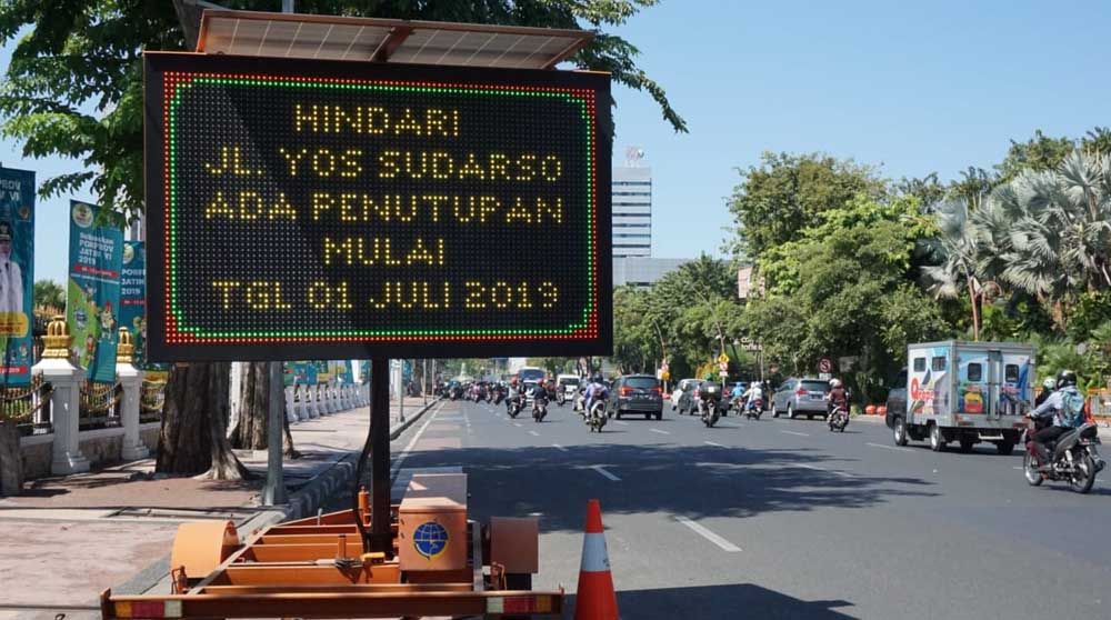 Proyek Alun-alun Surabaya, Jalan Yos Sudarso Ditutup Separuh