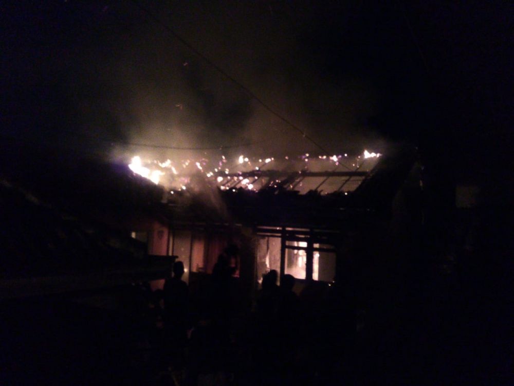 Rumah terbakar di Batu