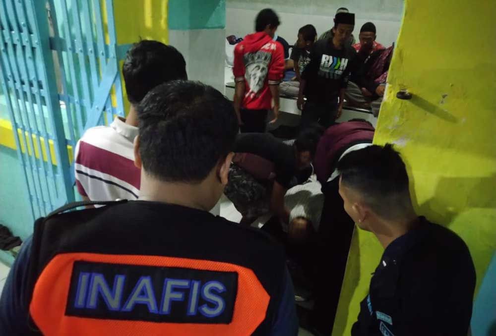 Petugas datang evakuasi korban di Lapas Blitar