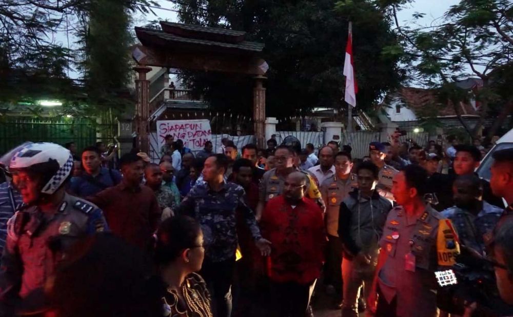 Rombongan Gubernur Papua di Asrama Kalasan Surabaya
