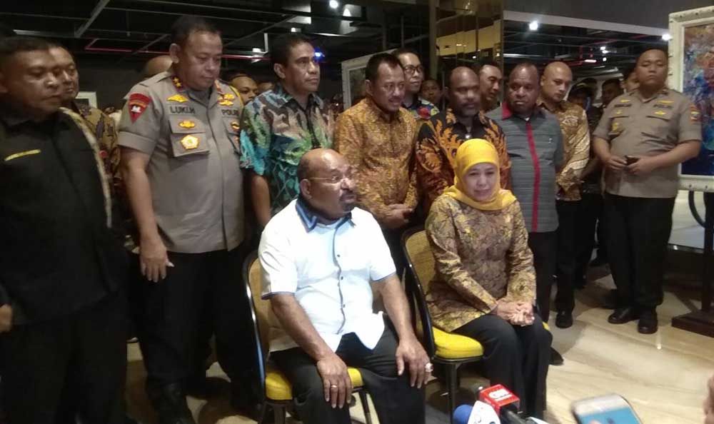 Gubernur Papua, Lukas Enembe dan Gubernur Khofifah