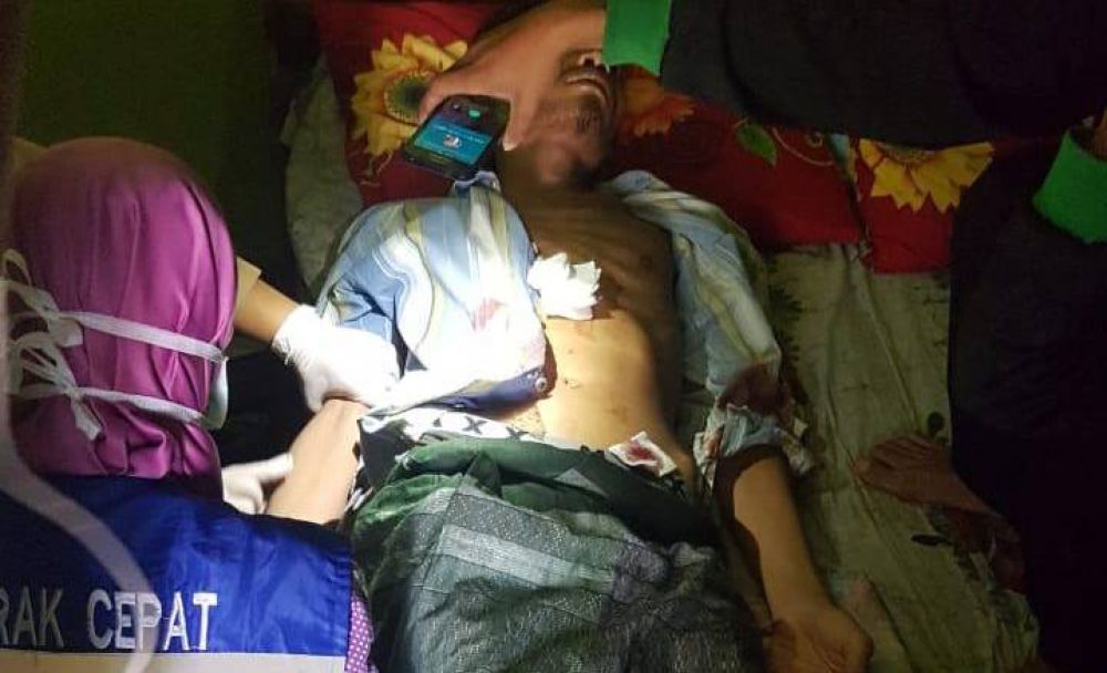 Korban mendapatkan perawatan setelah mencoba bunuh diri