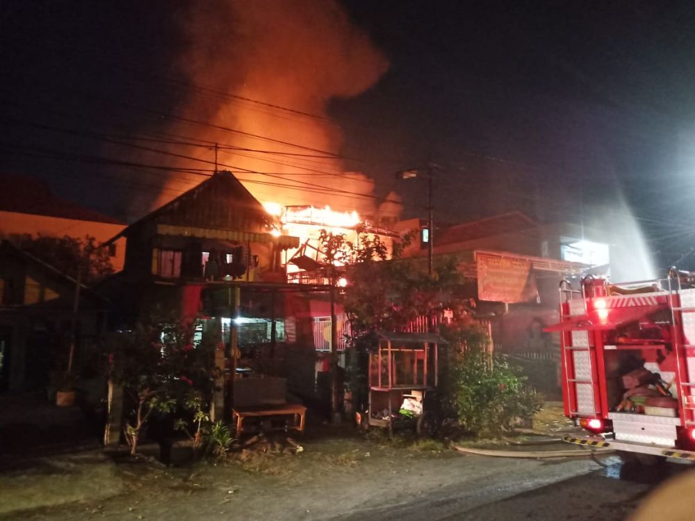 Rumah Jalan Srikana Surabaya terbakar