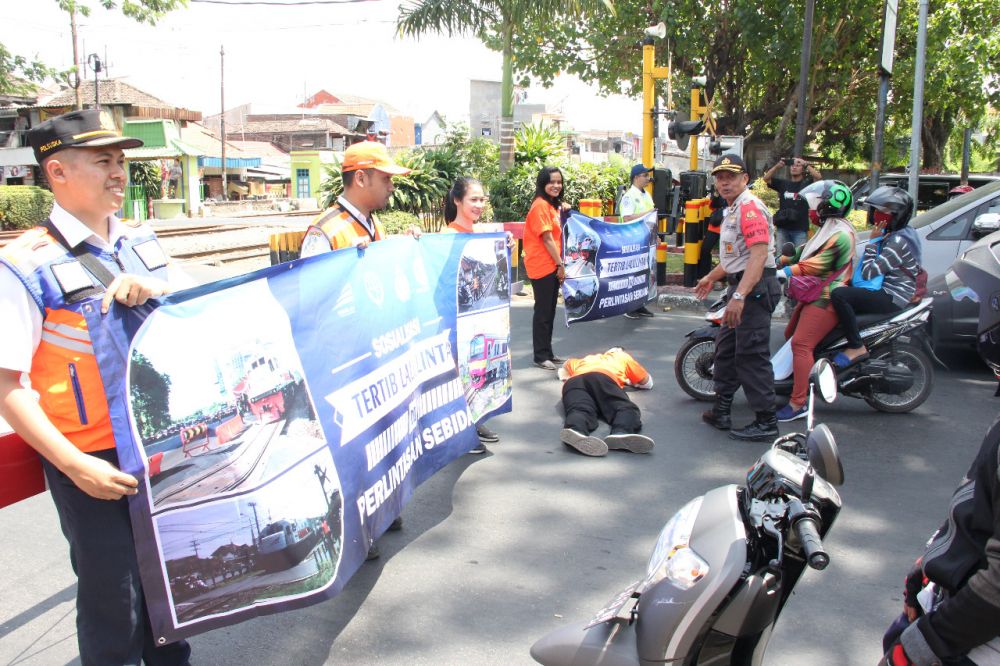 Gerakan sosialisasi keselamatan berlalu lintas di perlintasan sebidang