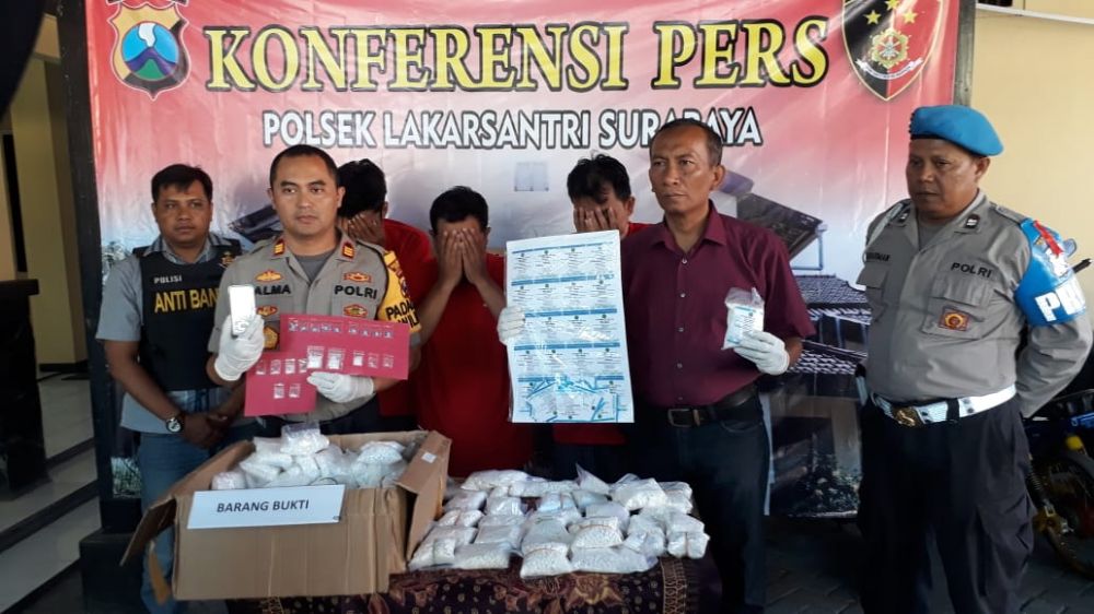 Pengungkapan peredaran narkoba diungkap Polsek Lakarsantri