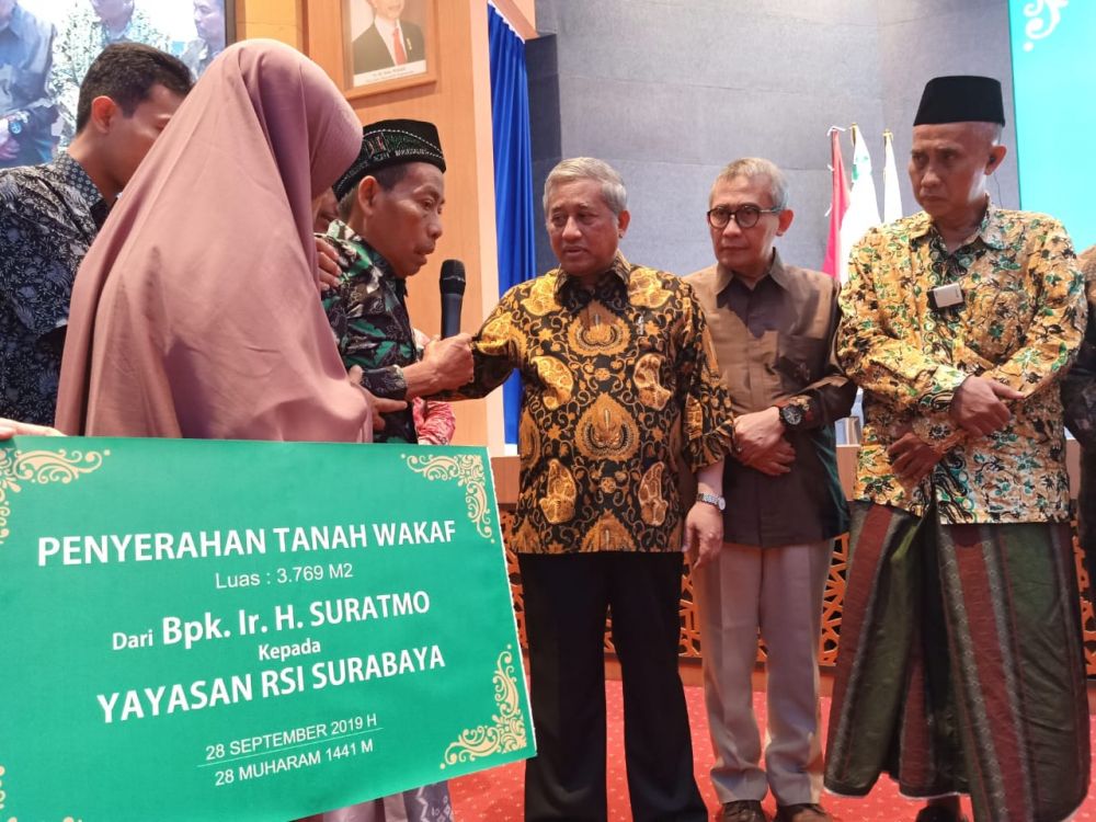 Penyerahan tanah wakaf kepada Yarsis