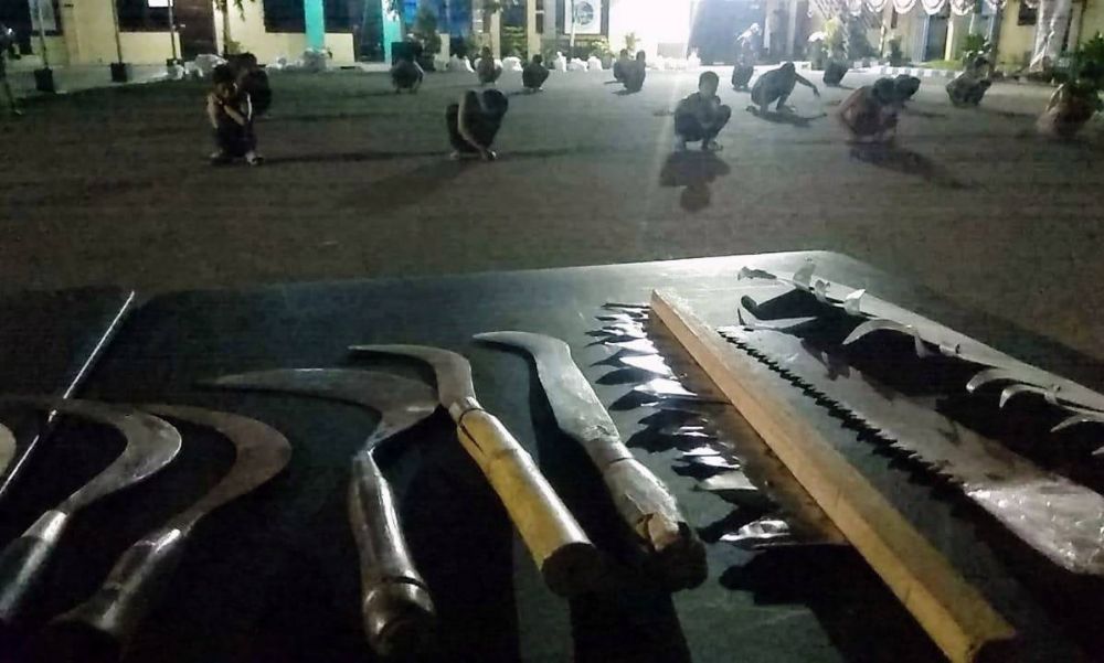 Berbagai senjata diamankan dari penangkapan anggota geng beberapa waktu lalu