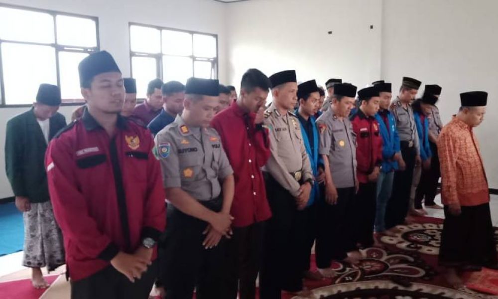 Salat Gaib Polres Trenggalek dan mahasiswa