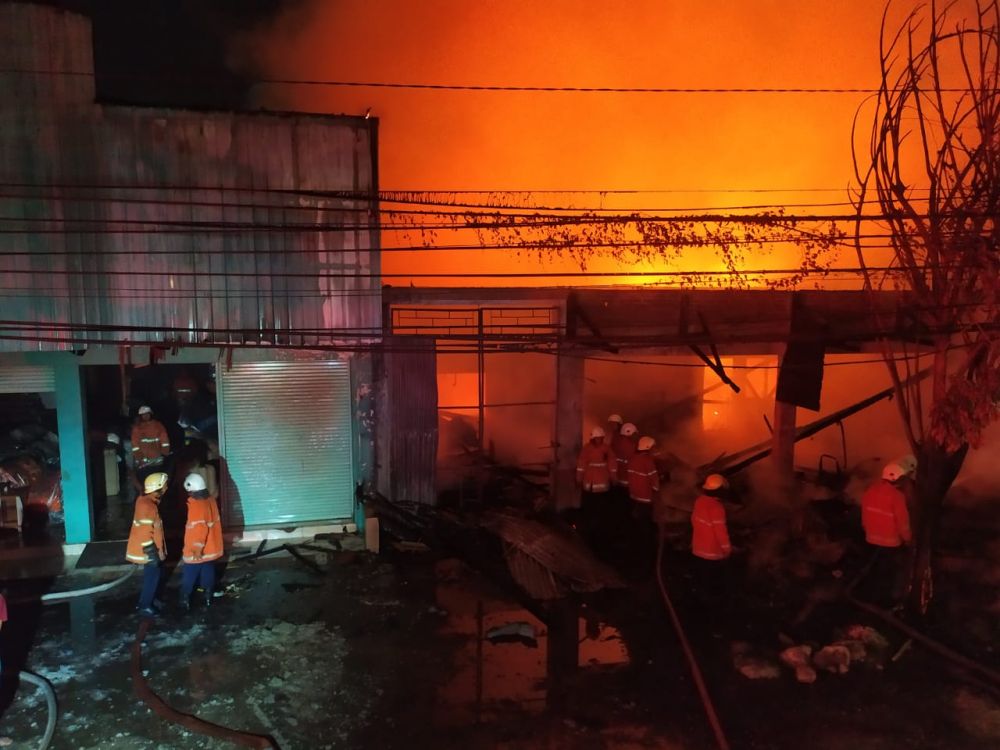 Gudang kayu di Tambak Mayor Surabaya ludes terbakar 