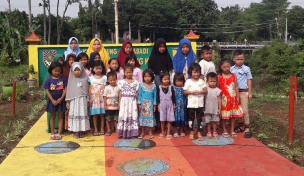 Puluhan anak yang belajar di Rumah Pintar Petualang Batutah Probolinggo