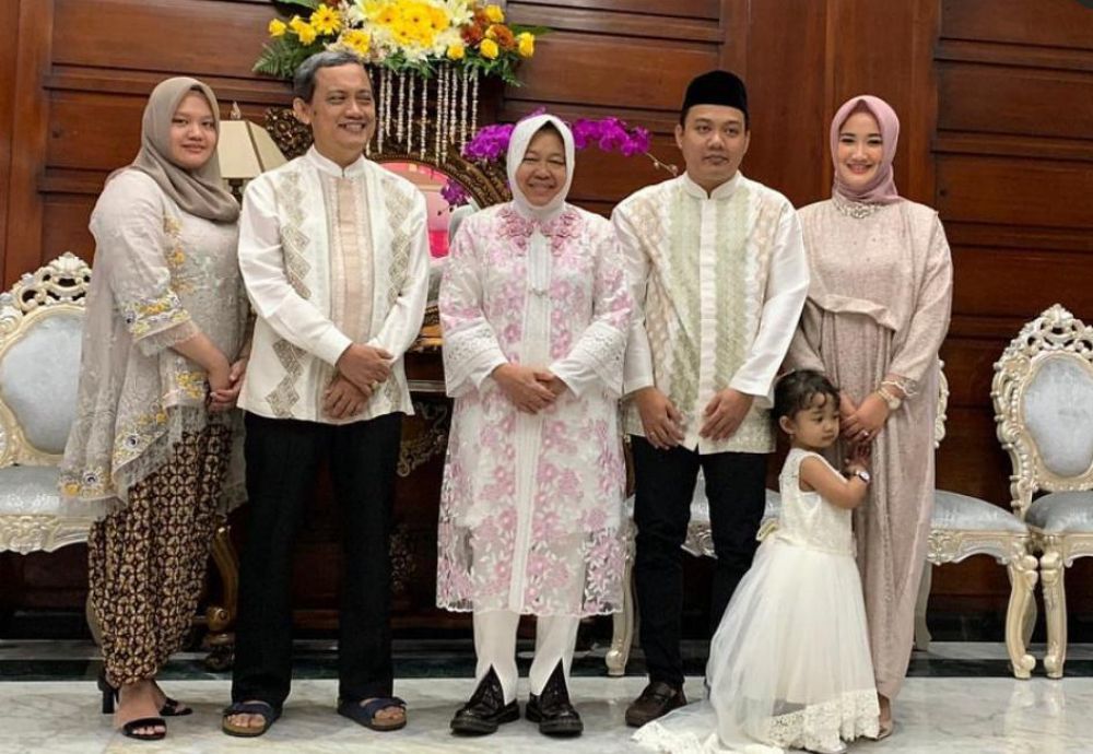 Foto keluarga Wali Kota Surabaya Tri Rismaharini