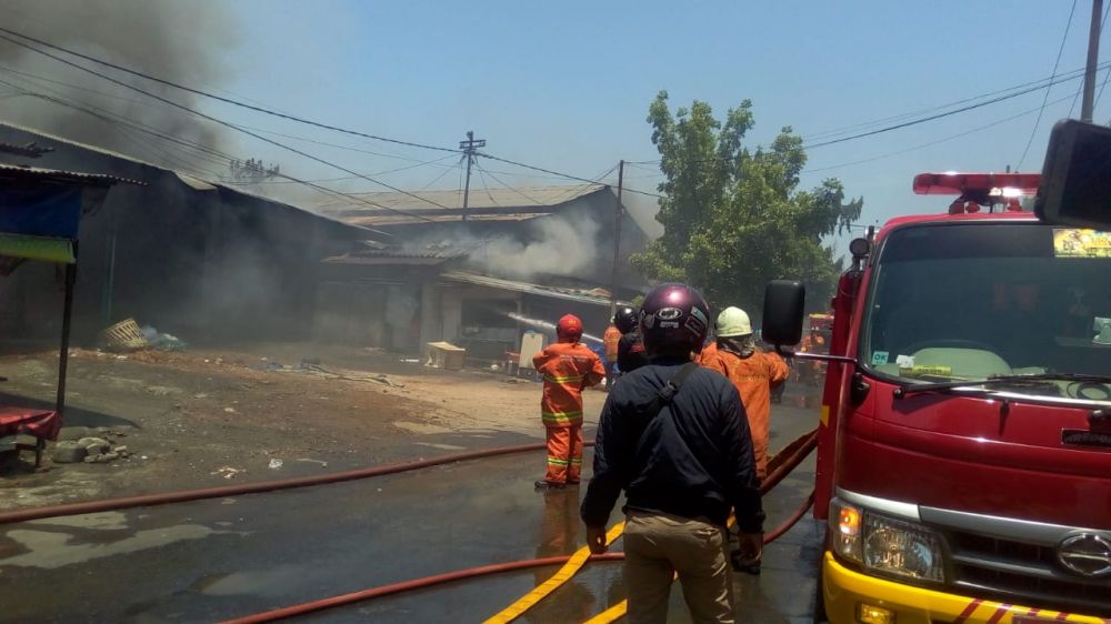 Pasar Bendul Merisi yang terbakar