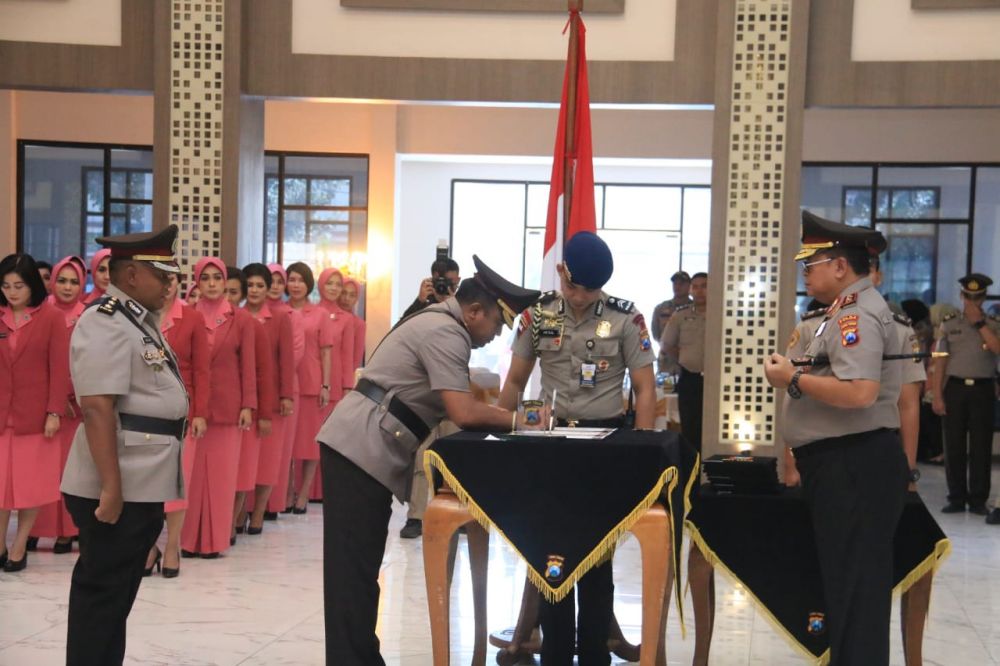 3 Direktur dan 6 Kapolres di Polda Jatim Dilantik