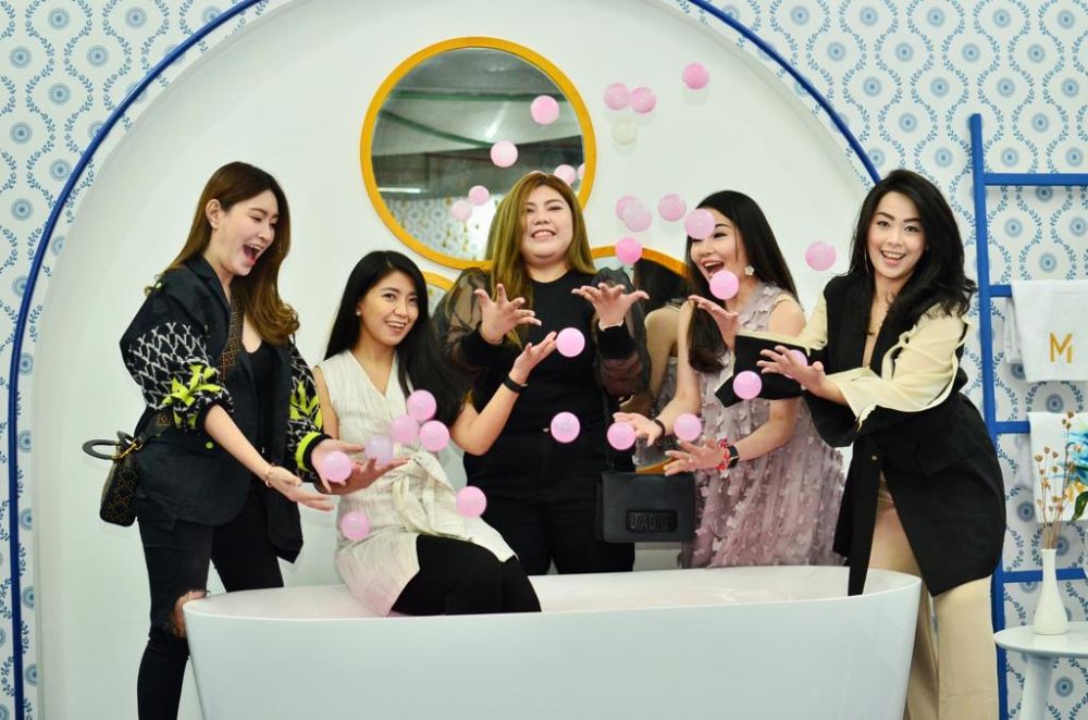 Seni instalasi untuk perempuan milenial Surabaya