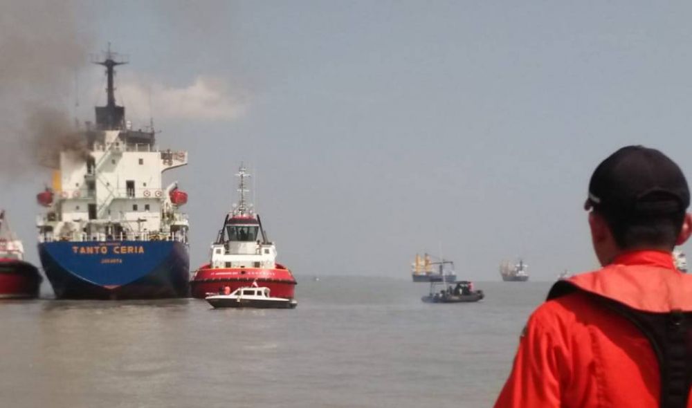 KM Tanto Ceria terbakar