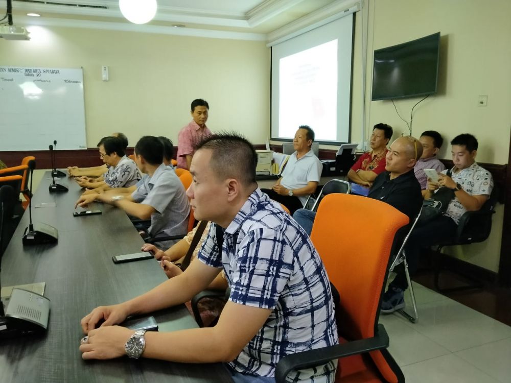 Akses Masuk Numpang, Warga Dharmahusada Mas Surabaya Mengadu ke DPRD