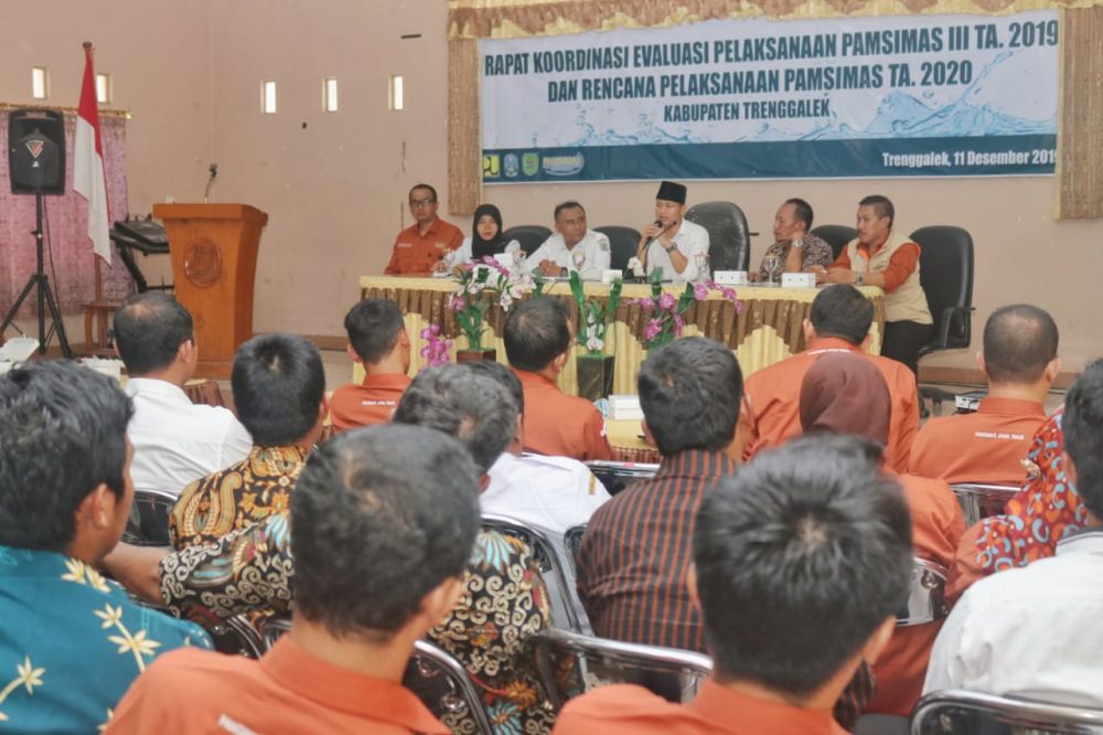 Bupati Nur Arifin dalam acara evaluasi Program Nasional Penyediaan Air Minum dan Sanitasi Berbasis Masyarakat (Pamsimas) di Balai Benih Ikan Trenggalek