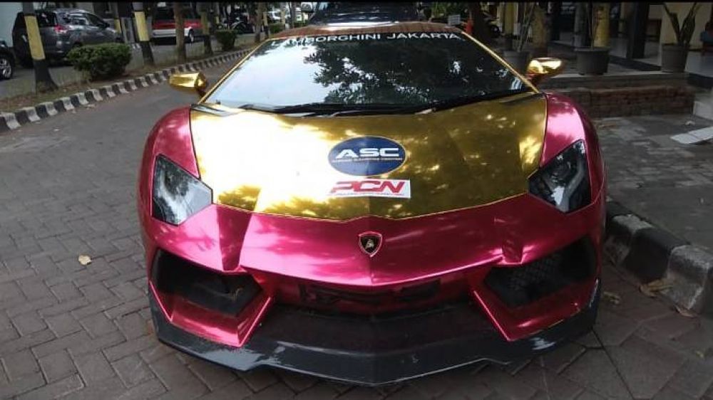 Mobil sport Lamborghini nopol L 568 WX 