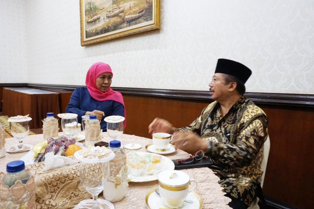 Bambang DH saat bertemu Gubernur Jatim Khofifah Indar Parawansa di Gedung Negara Grahadi, Sabtu (24/12/2019)