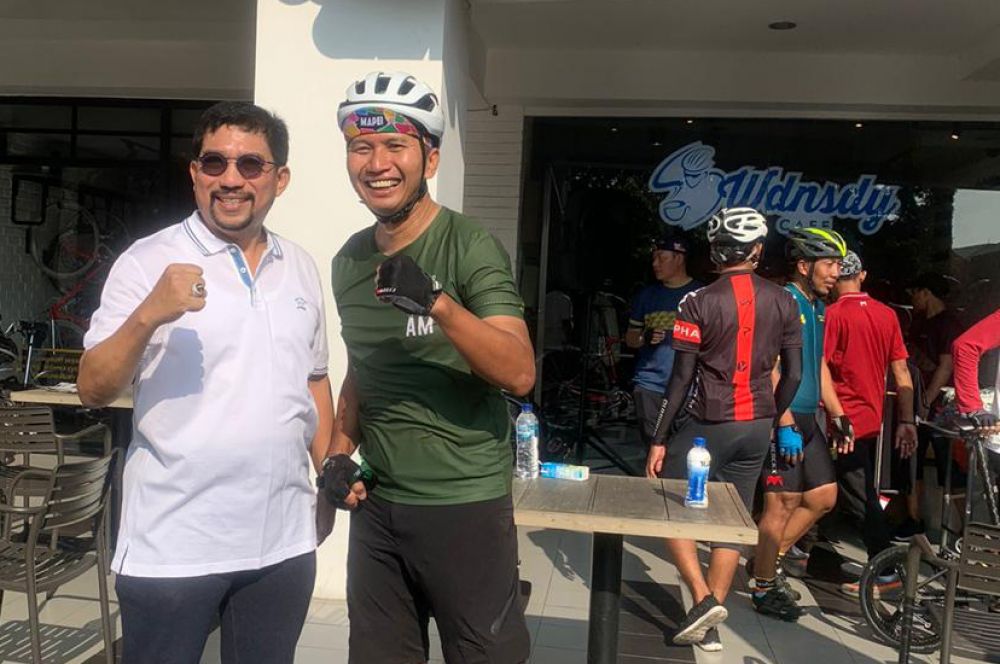 Mantan Kapolda Jawa Timur Irjen Pol (Purn) Machfud Arifin dan Azrul Ananda (Foto: happywednesday.id)