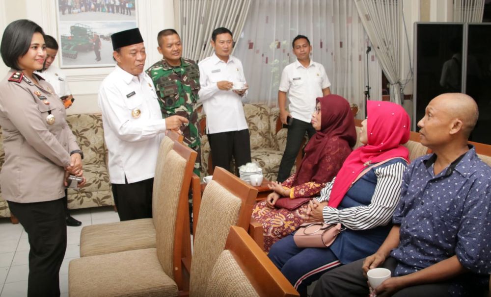 Bupati Fadeli lakukan video call pada tiga mahasiswa asal Lamongan di China