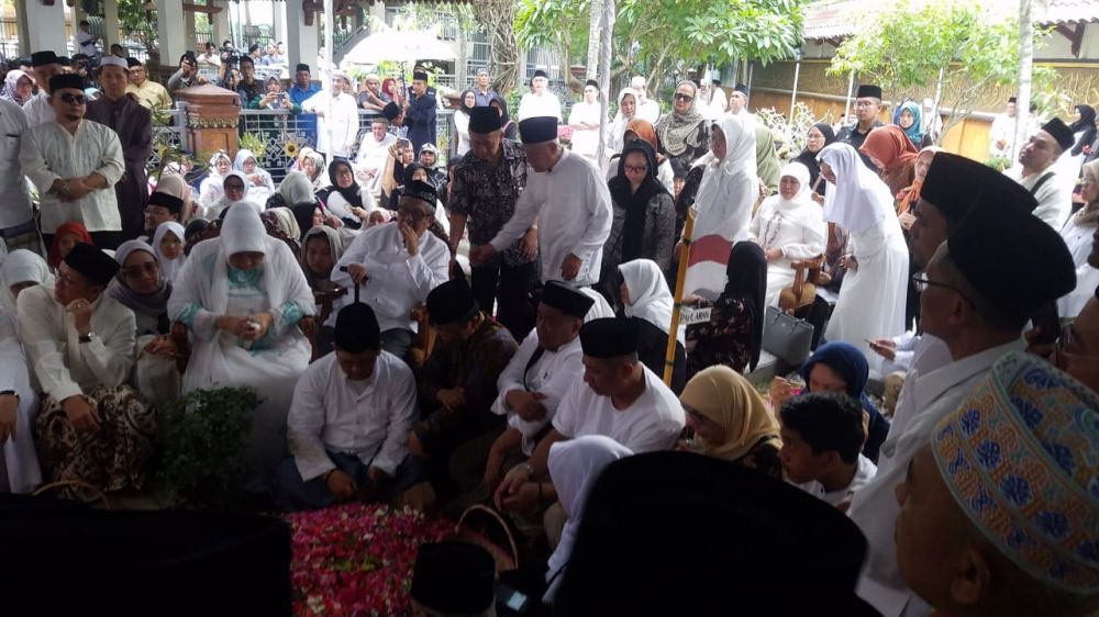 Pemakaman Gus Solah di Tebuireng Jombang