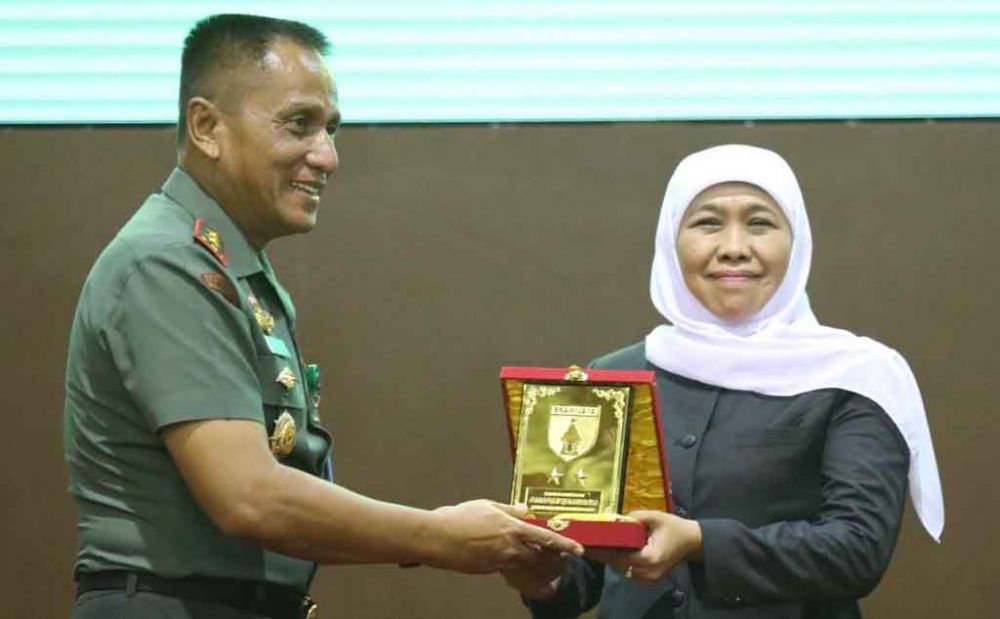 Gubernur Khofifah bersama Pangdam V/Brawijaya 