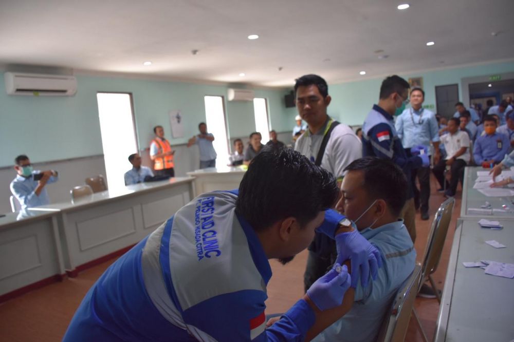 Ribuan pegawai Pelindo III mulai dari Kantor pusat hingga kantor di 7 provinsi wilayah pengelolaan divaksin flu cegah Virus Corona