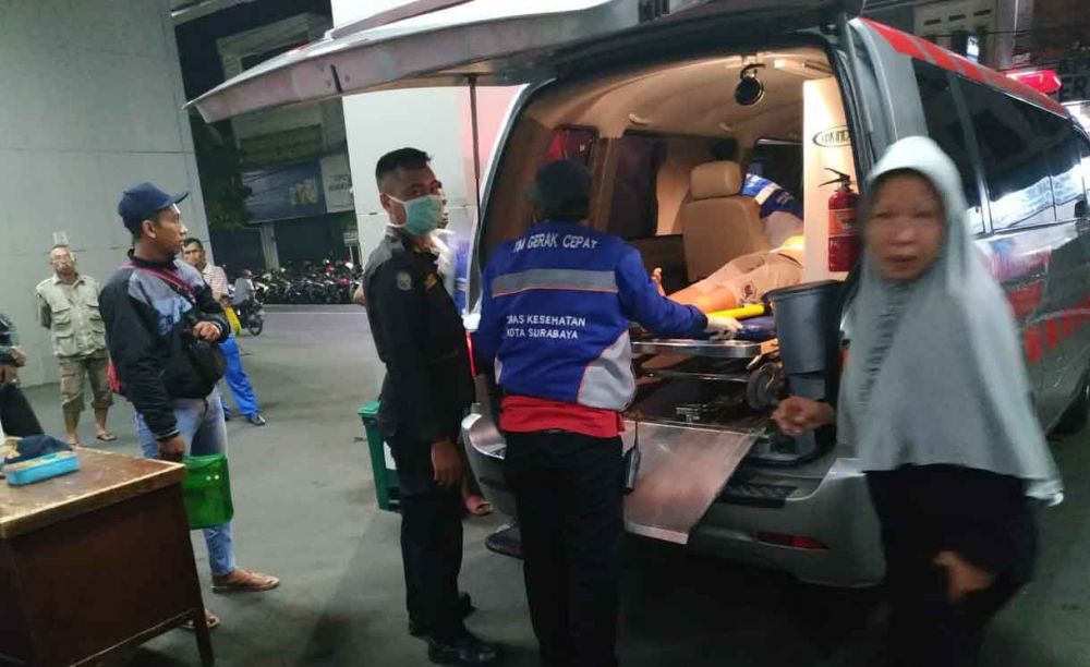 Korban saat dievakuasi ke RS dr Soewandhi