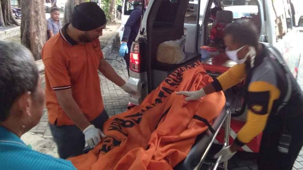 Korban dibawa ke kamar jenazah RSU dr Soetomo